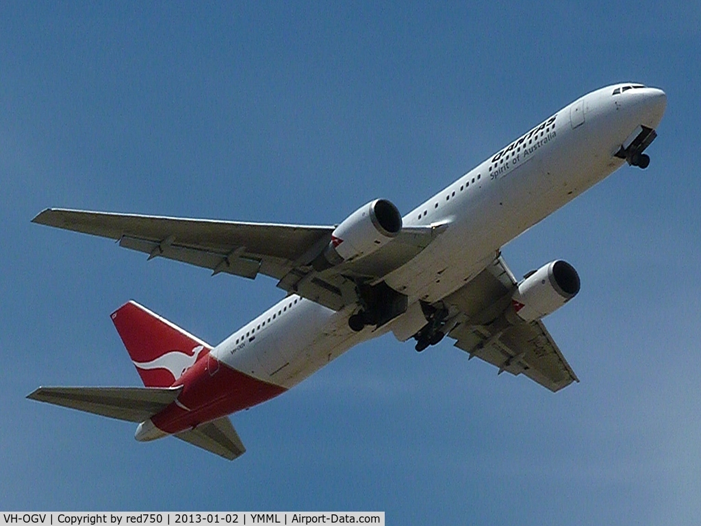 VH-OGV, 2000 Boeing 767-338 C/N 30186, Departing Rwy 16 YMML