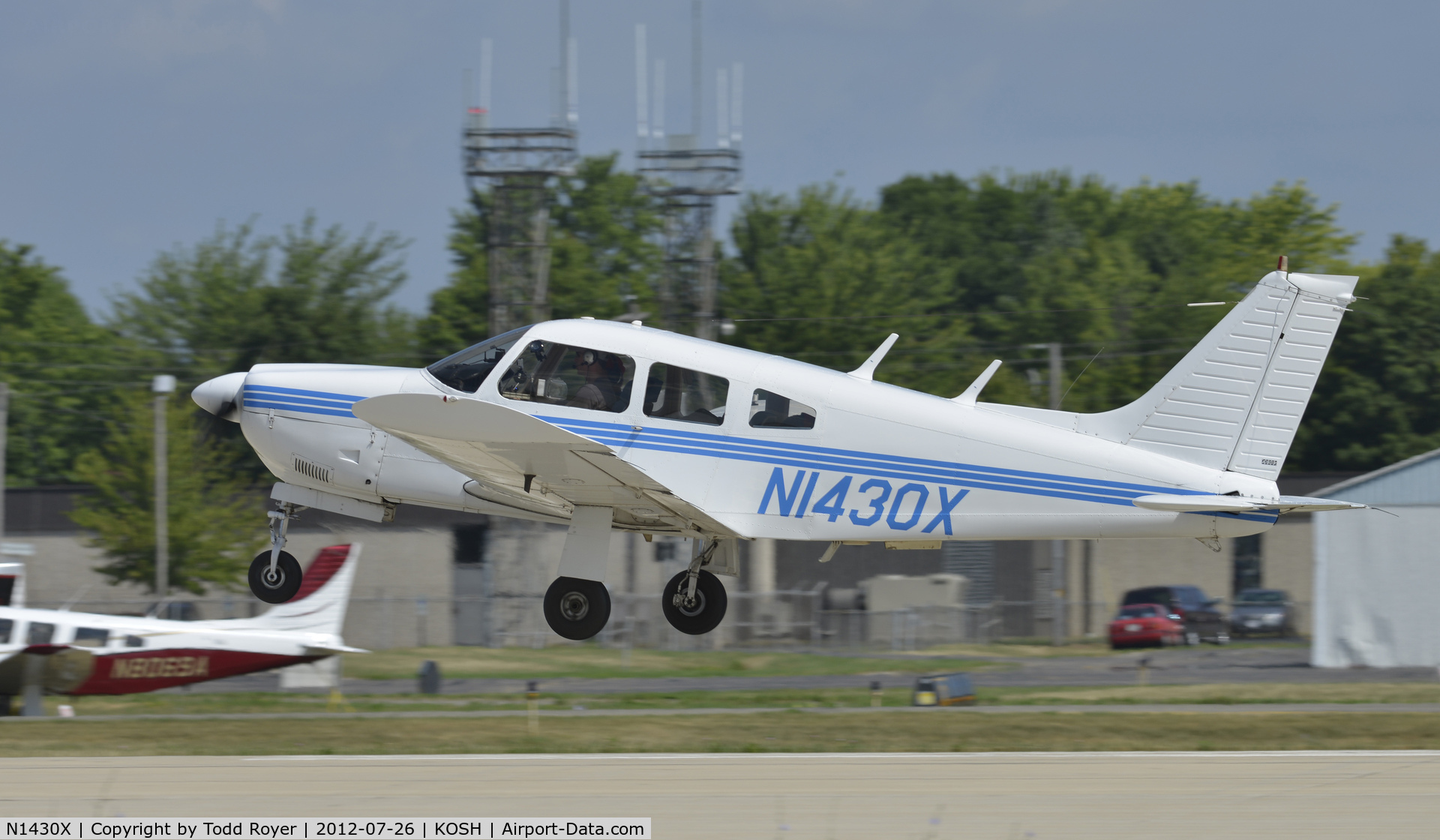 N1430X, 1975 Piper PA-28R-200 Arrow II C/N 28R-7535279, Airventure 2012