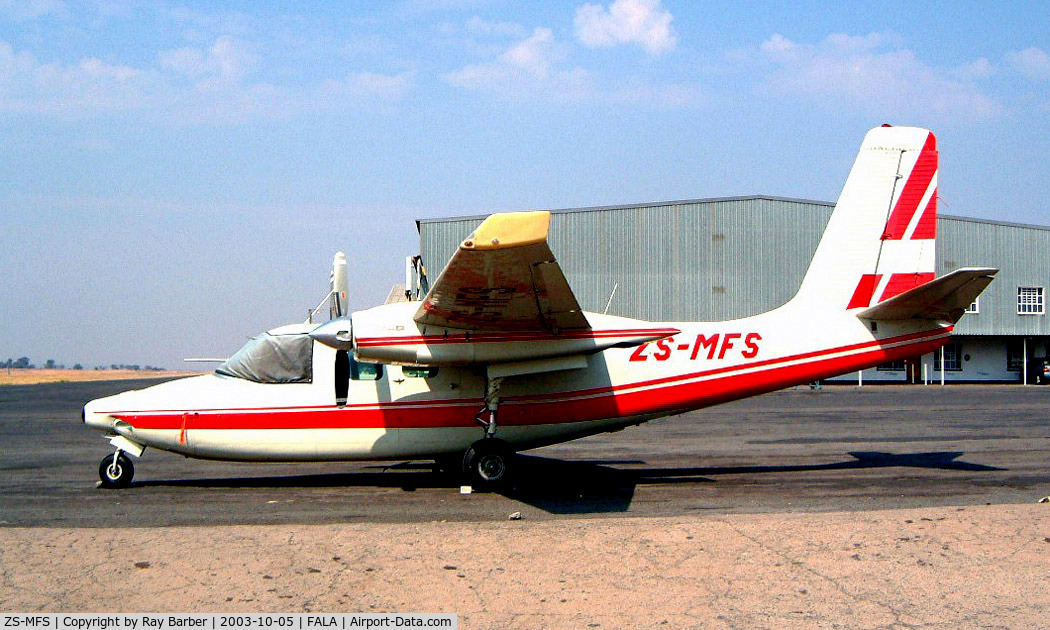 ZS-MFS, 1965 Aero Commander 500B Commander C/N 1498-176, Aero Commander 500B [1498-176] Lanseria~ZS 05/10/2003