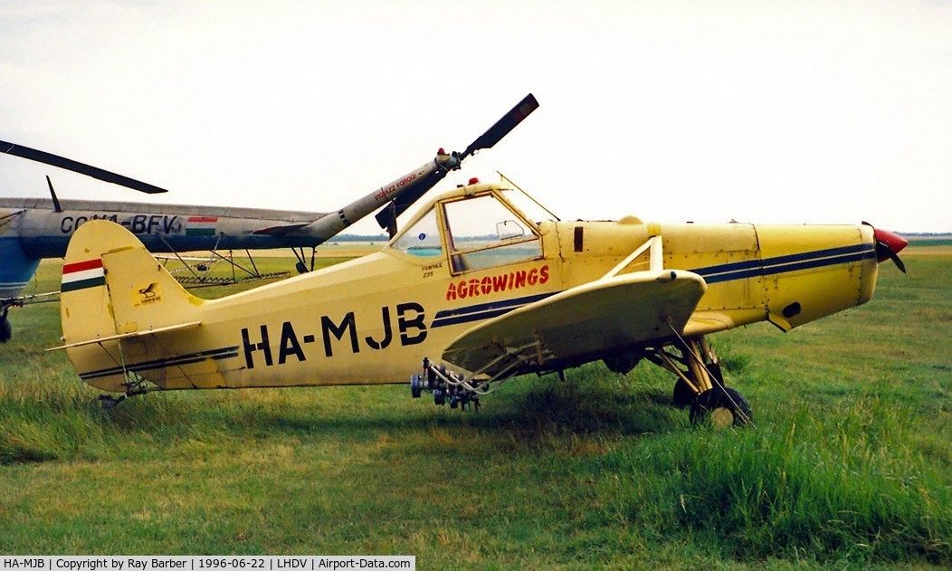 HA-MJB, 1963 Piper PA-25-235 Pawnee C/N 25-2403, Piper PA-25-235 Pawnee [25-2403] (Agrowings) Dunaujvaros~HA 22/06/1996.