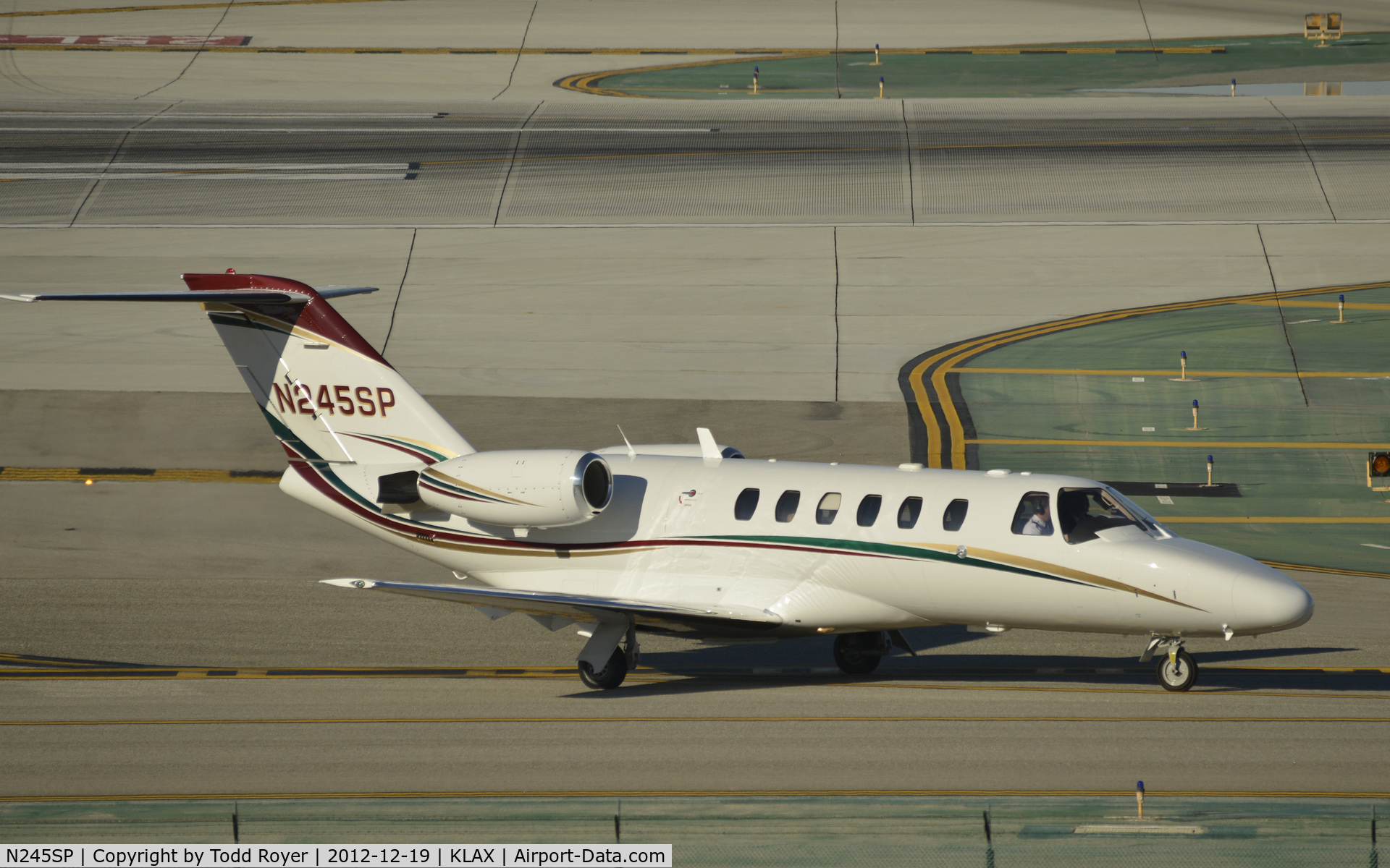 N245SP, 2000 Cessna 525A CitationJet CJ2 C/N 525A0006, Taxiing to parking