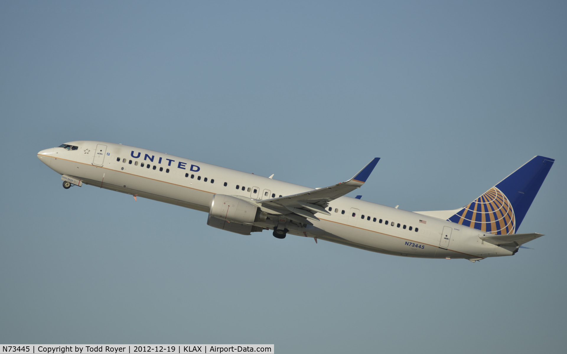 N73445, 2011 Boeing 737-924/ER C/N 40000, Departing LAX