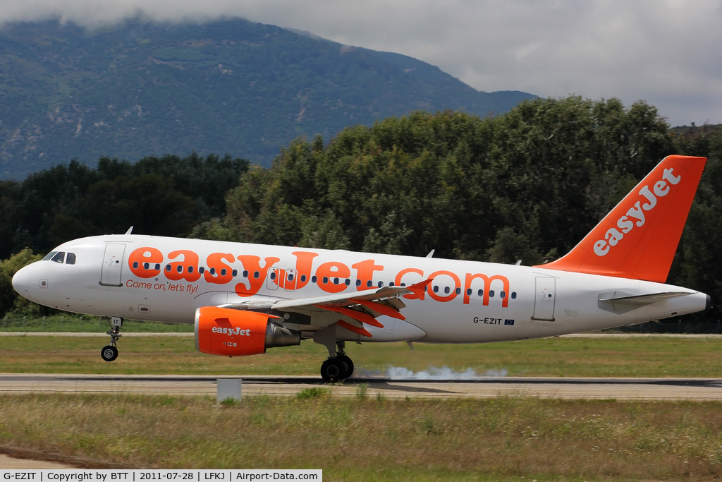 G-EZIT, 2005 Airbus A319-111 C/N 2538, Smoky landing