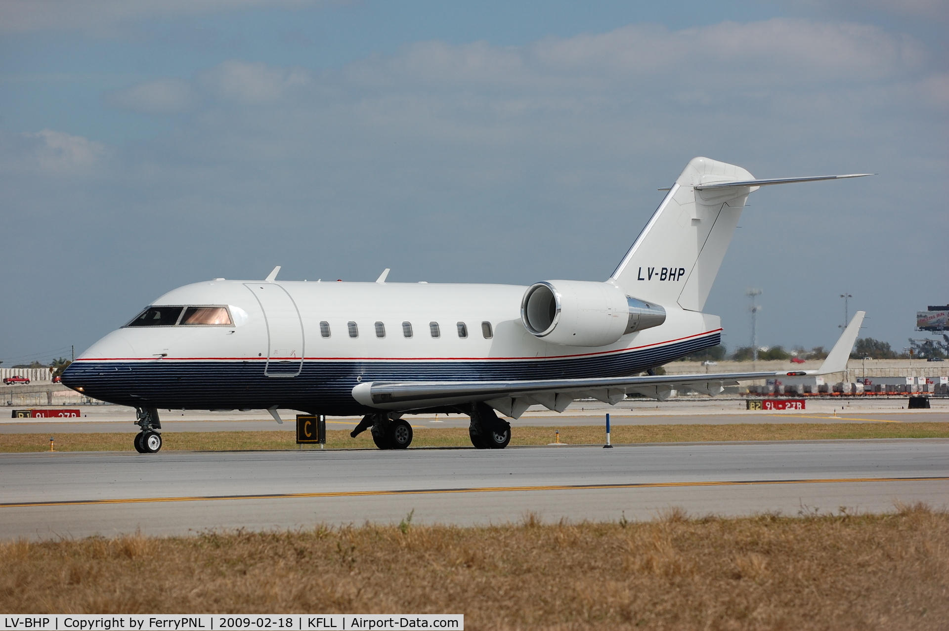 LV-BHP, 2001 Bombardier Challenger 604 (CL-600-2B16) C/N 5493, Challenger 604 from Argentina taxying for take-off from FLL.