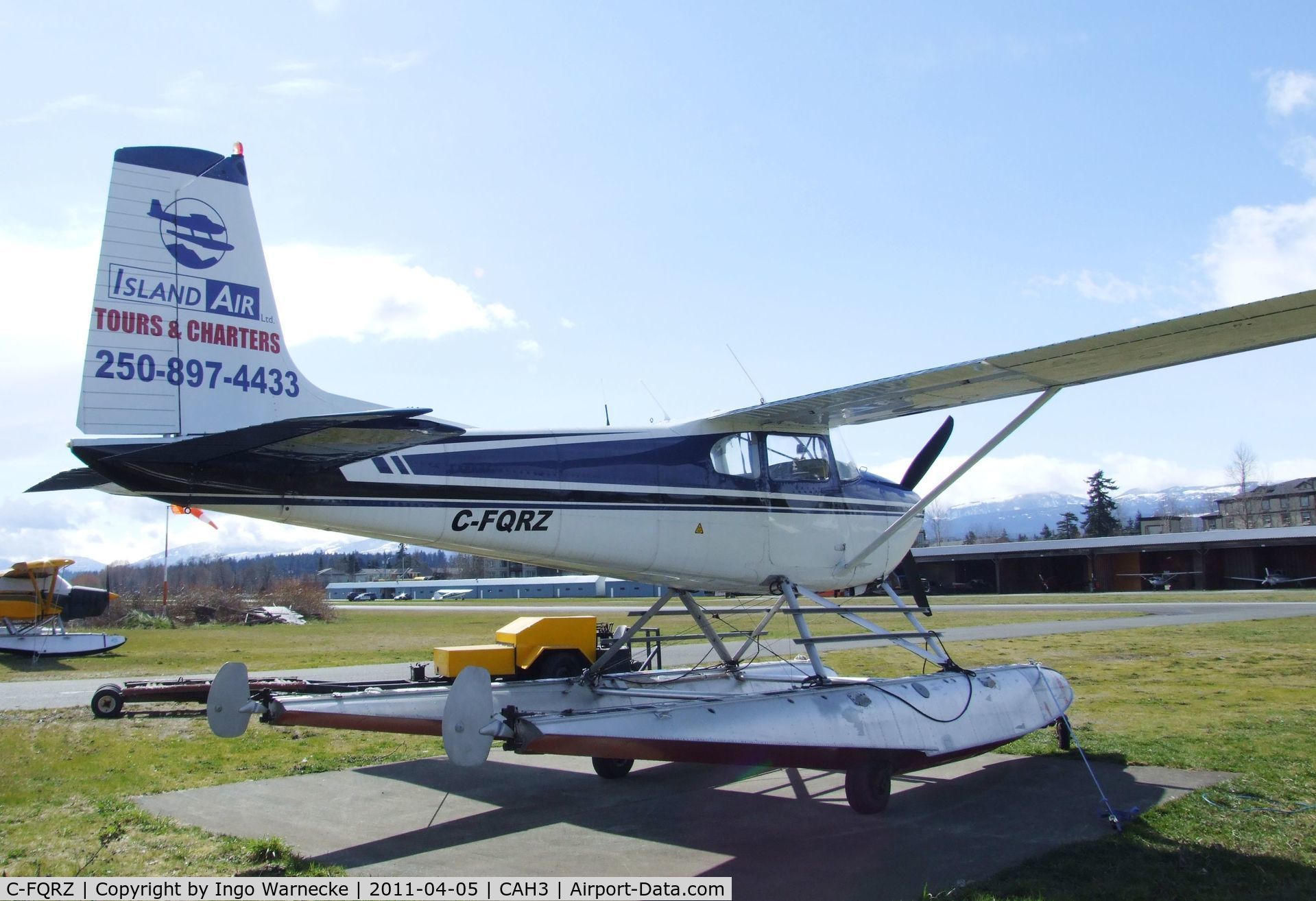 C-FQRZ, 1959 Cessna 182B Skylane C/N 52042, Cessna 182B on amphibious floats at Courtenay Airpark, Courtenay BC