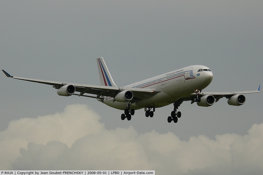 F-RAJA, 1995 Airbus A340-212 C/N 075, COTAM landing 23