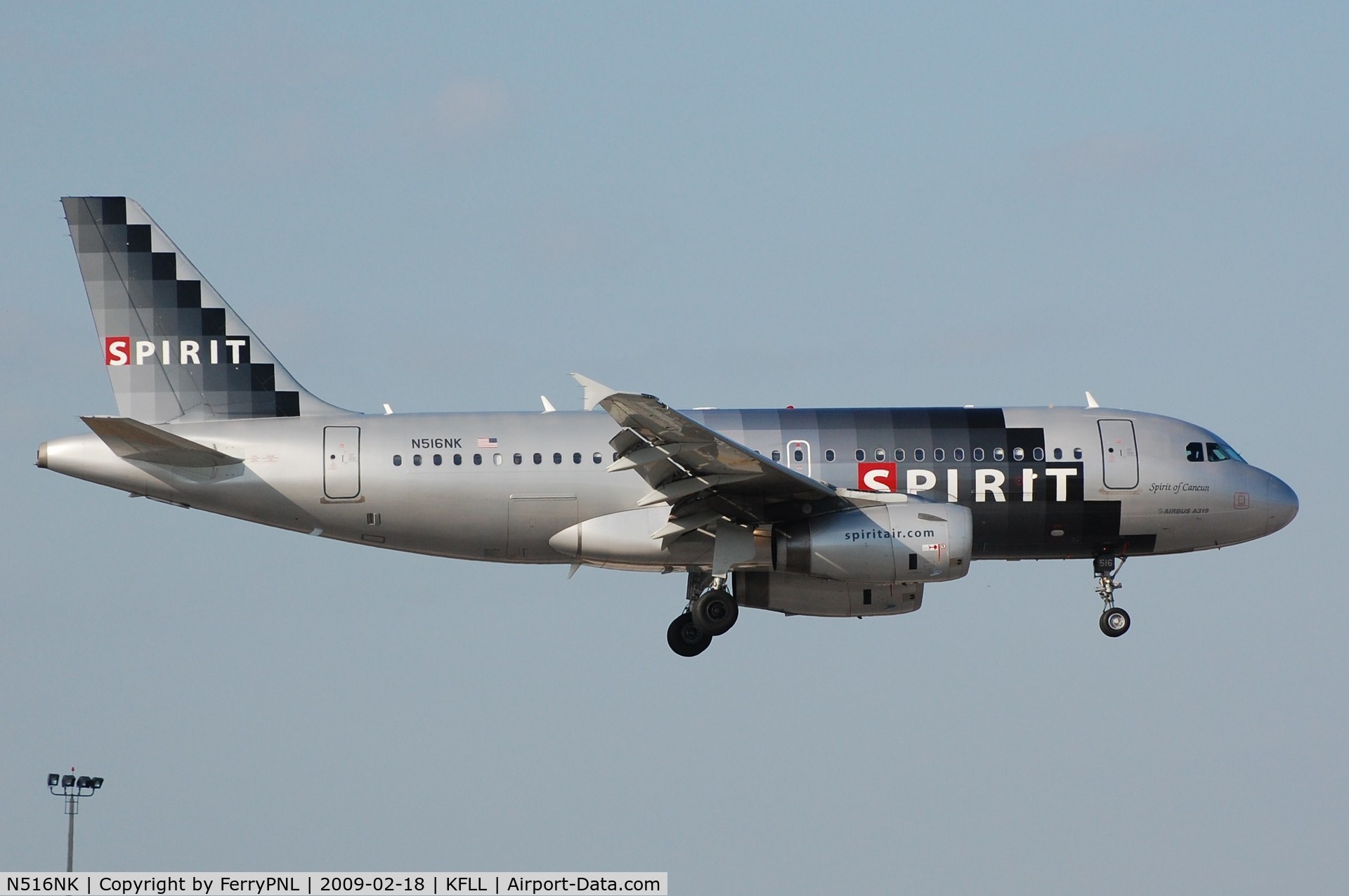 N516NK, 2006 Airbus A319-132 C/N 2704, Spirit A319 landing