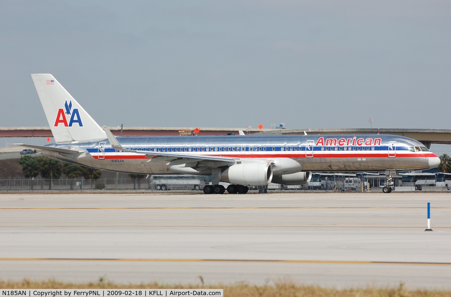 N185AN, 2001 Boeing 757-223 C/N 32379, AA B752 about to take off from FLL