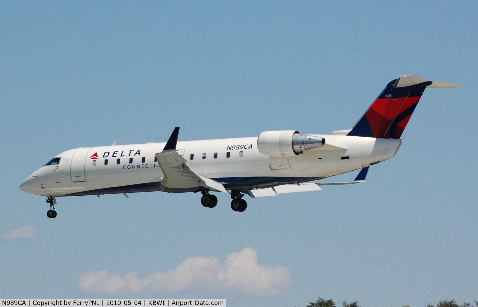 N989CA, 1998 Canadair CRJ-100ER (CL-600-2B19) C/N 7215, Over the piano key's at BWI