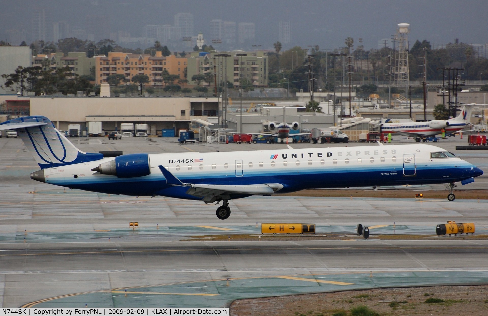 N744SK, 2005 Bombardier CRJ-701 (CL-600-2C10) Regional Jet C/N 10200, UA Express CL700 landing in LAX