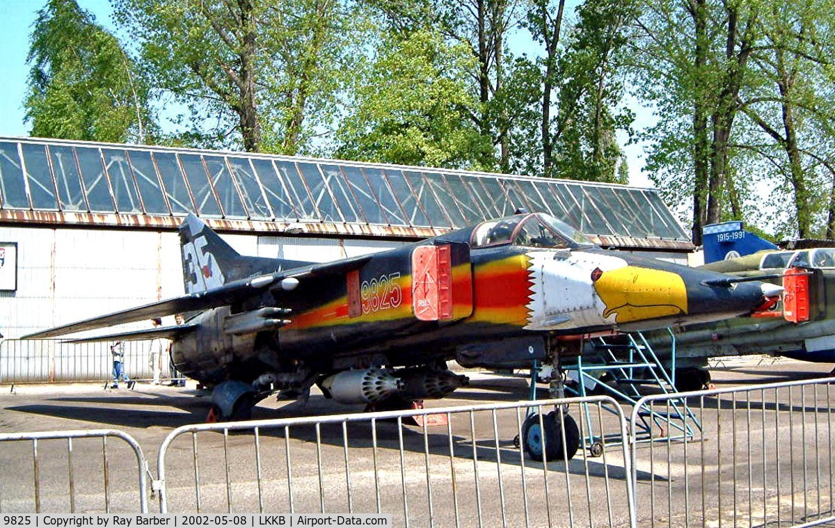 9825, 1982 Mikoyan-Gurevich MiG-23BN C/N 0393219825, Mikoyan-Gurevich MiG-23BN Flogger [0393219825] Prague-Kbely~OK 08/05/2002