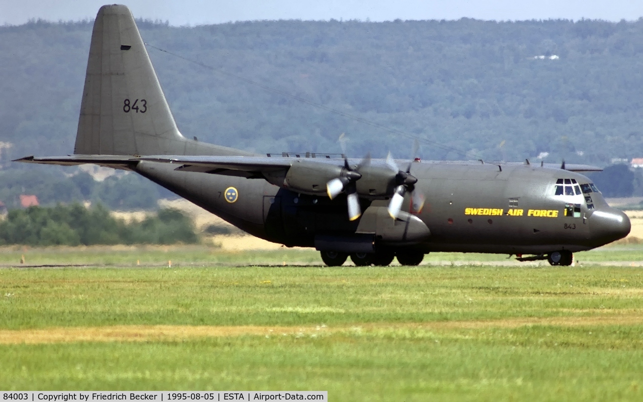84003, Lockheed C-130H Hercules C/N 382-4628, decelerating after touchdown