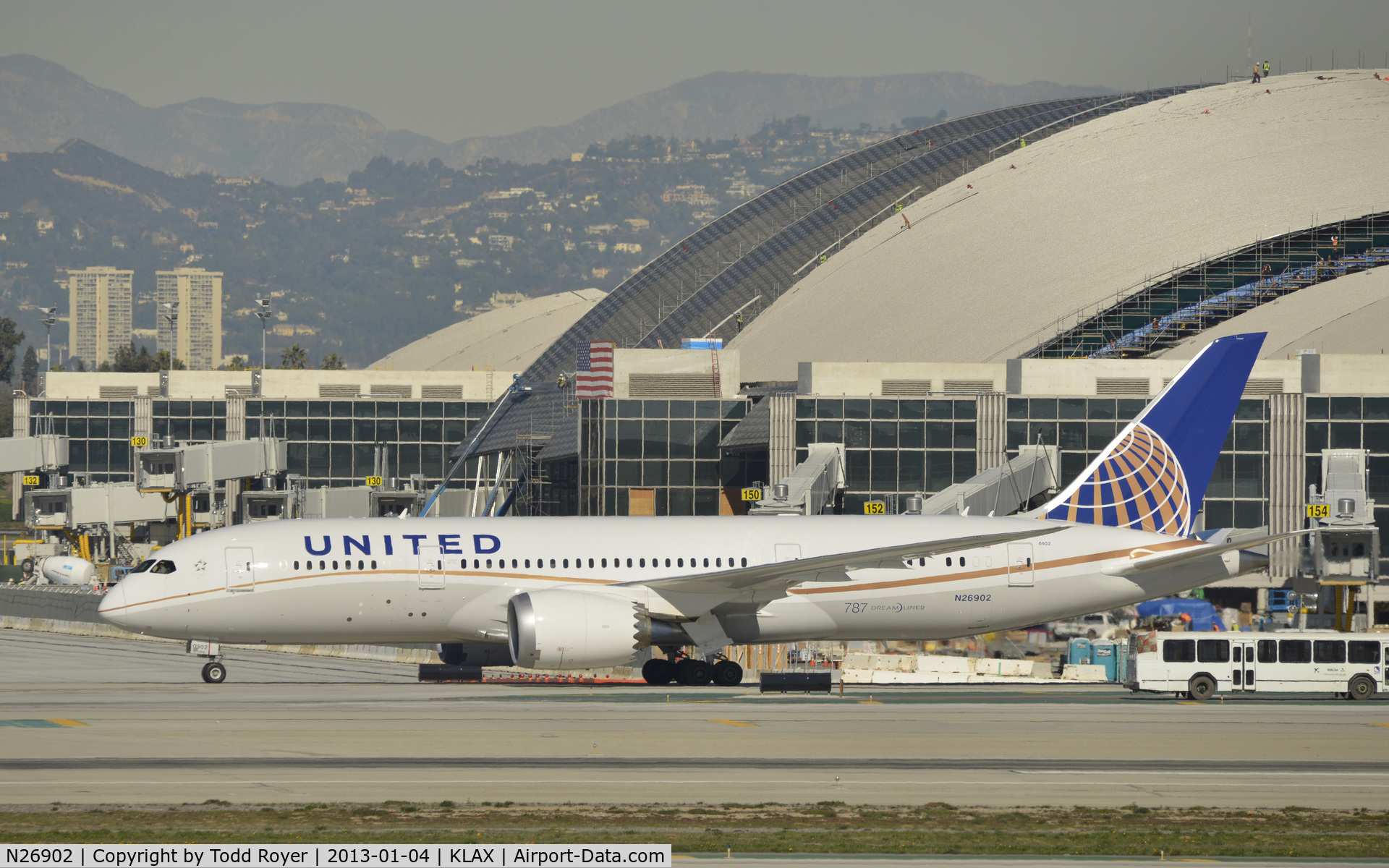 N26902, 2012 Boeing 787-8 Dreamliner C/N 34822, Taxiing to maintenance hanger