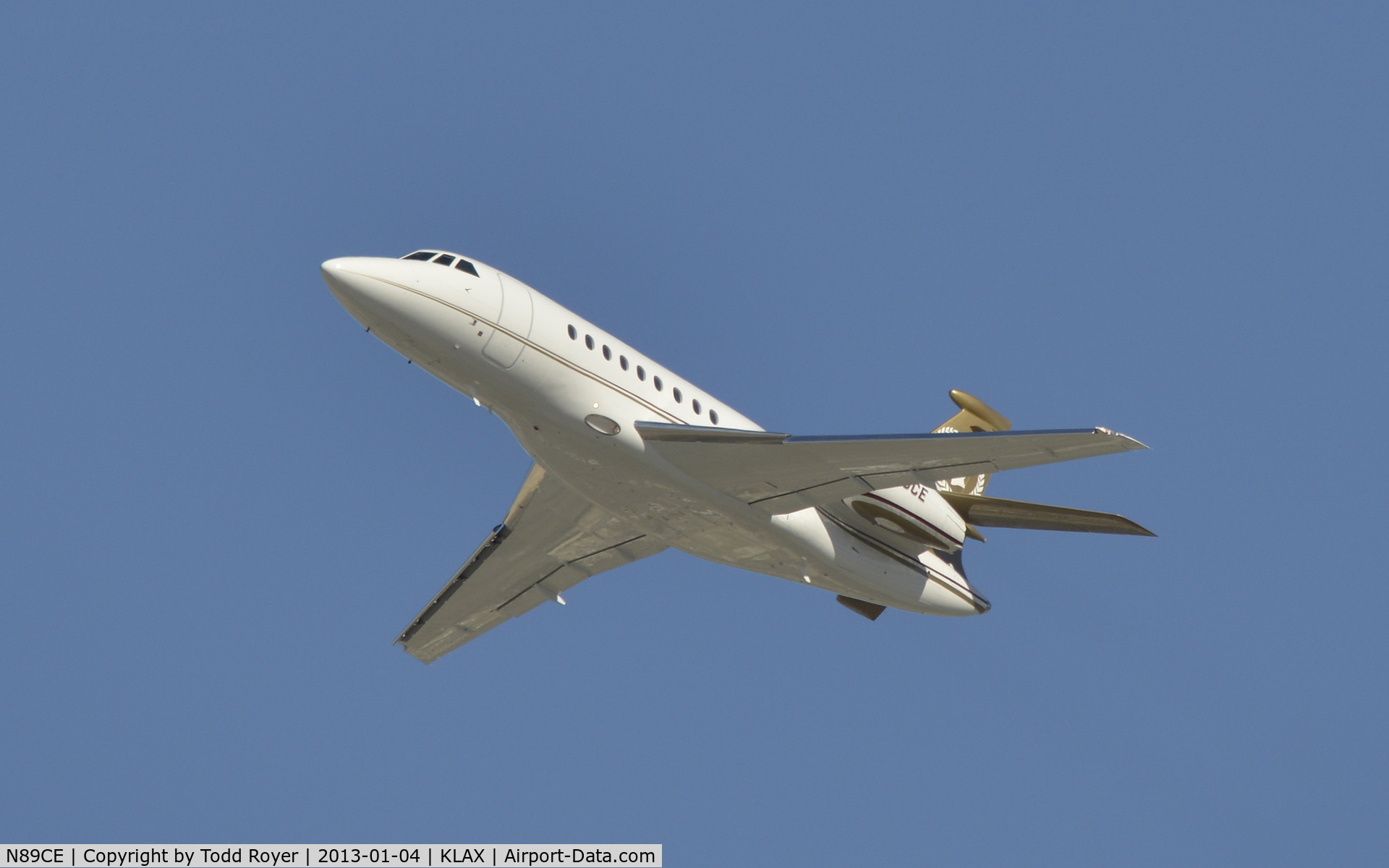 N89CE, 2006 Dassault Falcon 2000EX C/N 81, Departing LAX