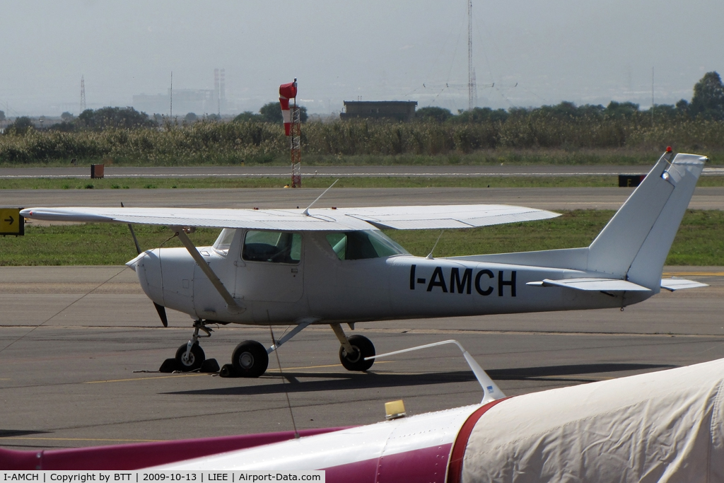 I-AMCH, 1984 Cessna 152 C/N 15285885, Parked