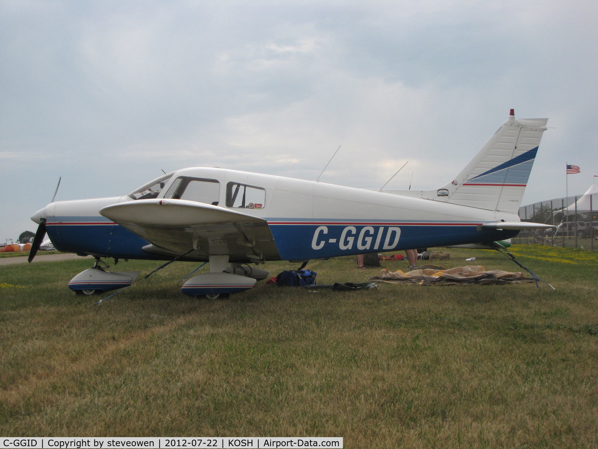 C-GGID, 1975 Piper PA-28-140 Cruiser C/N 28-7525302, Camping at Oshkosh