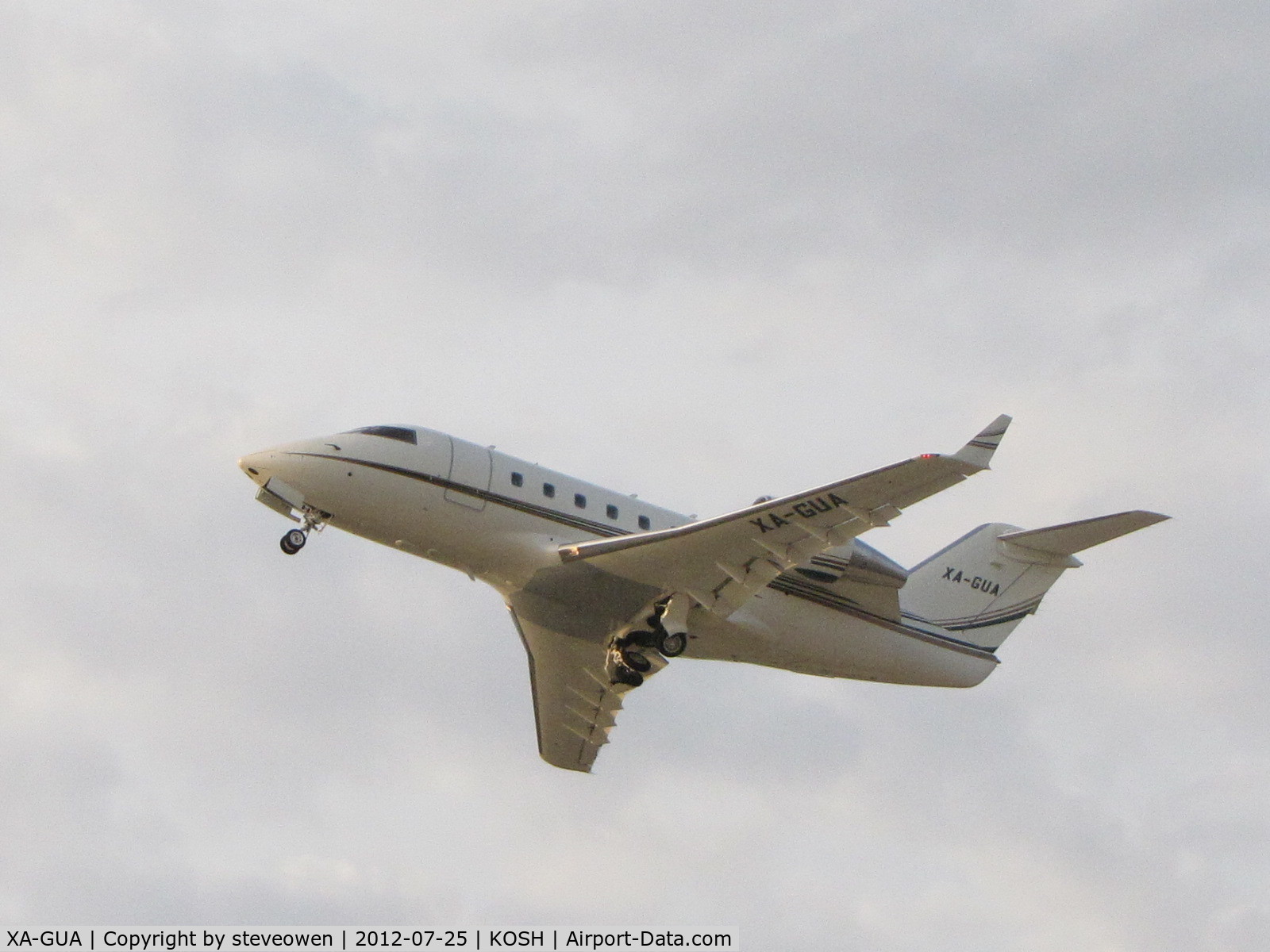 XA-GUA, Canadair Challenger 601-3A (CL-600-2B16) C/N 5076, departing Oshkosh