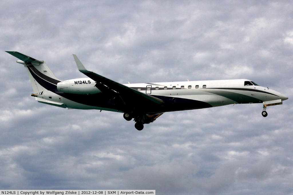 N124LS, 2006 Embraer EMB-135BJ Legacy C/N 14500948, Visitor