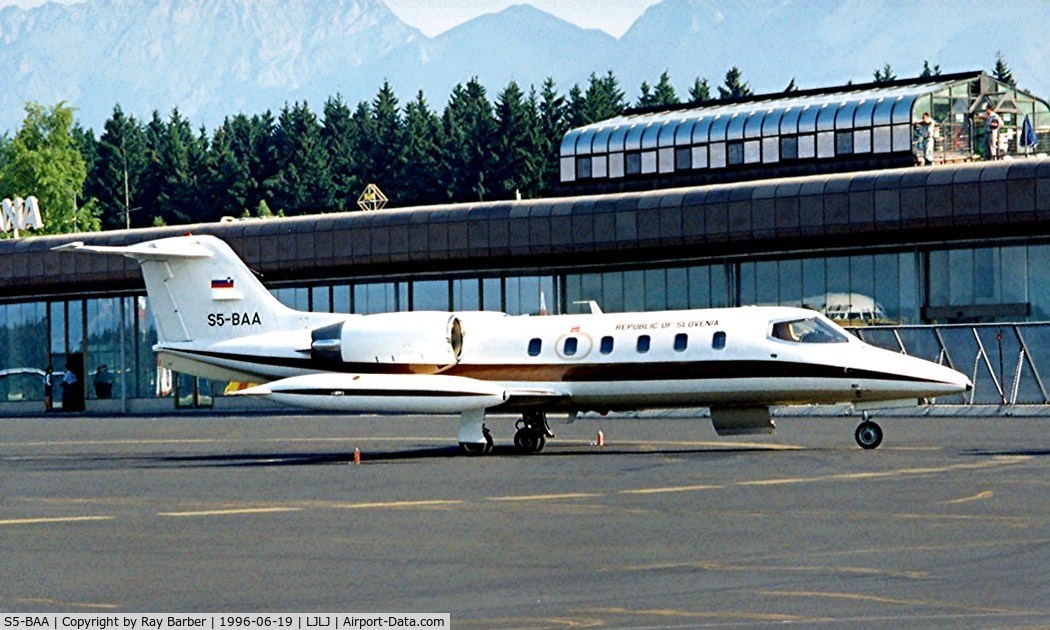 S5-BAA, 1986 Learjet 35A C/N 35A-618, Learjet 35A [35A-618] (Slovenian Government) Ljubljana~S5 19/06/1996