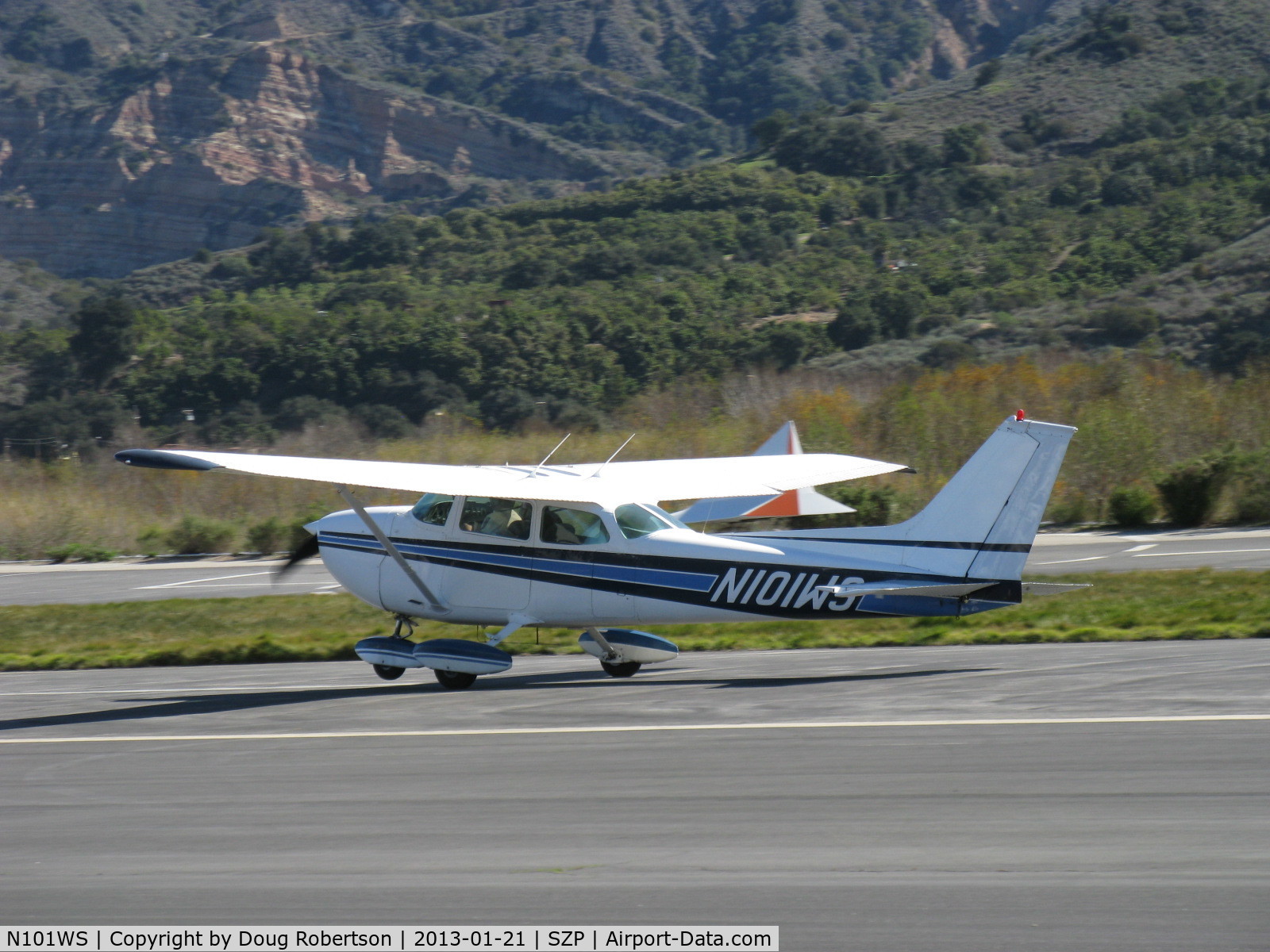 N101WS, 1971 Cessna 172L C/N 17260218, 1971 Cessna 172L SKYHAWK, Lycoming O-320-E2D 150 Hp, landing roll Rwy 04