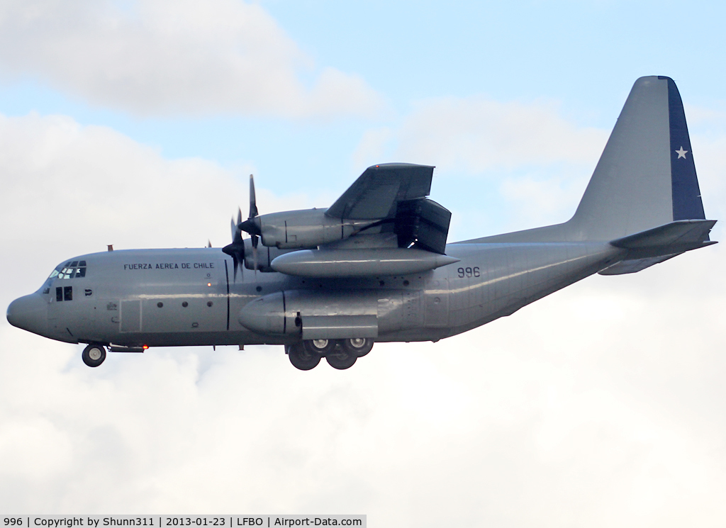 996, 1972 Lockheed C-130H Hercules C/N 382-4496, Landing rwy 32R...