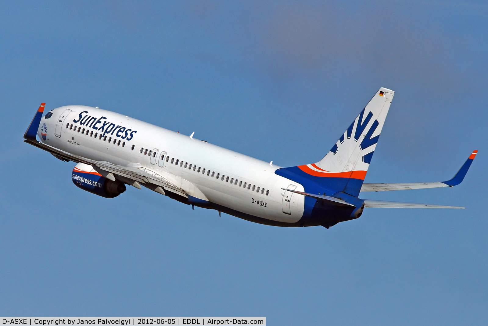 D-ASXE, 2002 Boeing 737-8CX C/N 32365, SunExpress Germany Boeing B737-8CX take off in EDDL/DUS