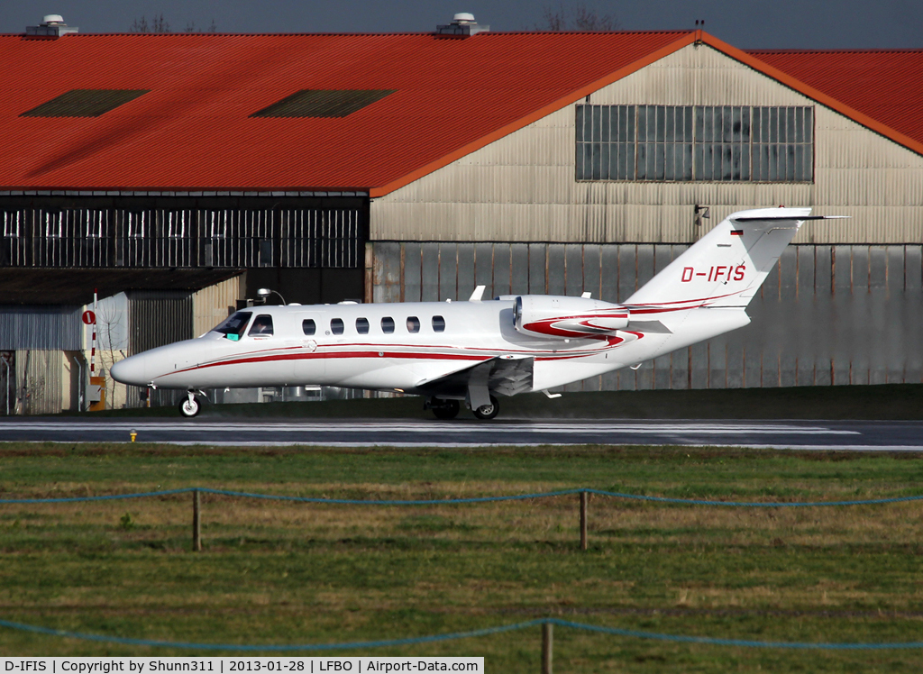 D-IFIS, 2007 Cessna 525A  Citation CJ2+ C/N 525A-0340, Taking off from rwy 32R
