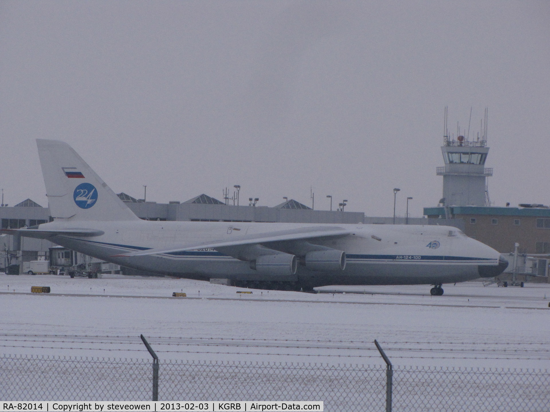RA-82014, 1987 Antonov An-124-100 Ruslan C/N 9773054732039, a grey snowy day at Green Bay with a minus 19C temperature .
