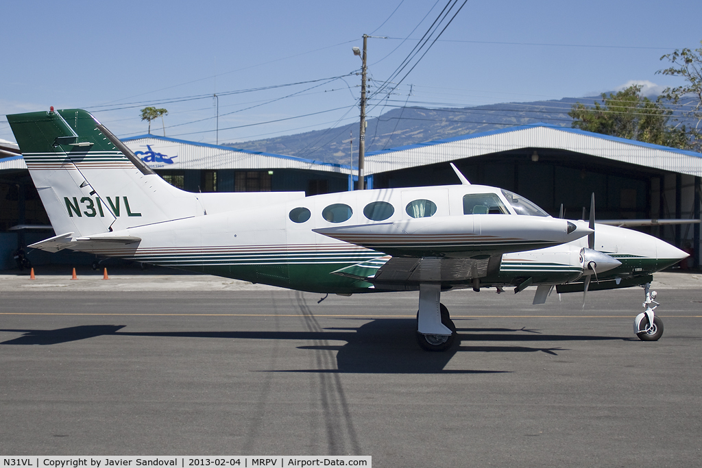 N31VL, Cessna 401B C/N 401B-0053, Sitting at the ramp after flying from Guatemala City. Seems Pavas will be it's new base. Beautiful aircraft!