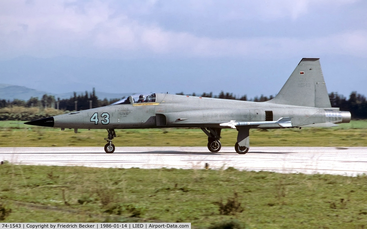 74-1543, 1974 Northrop F-5E Tiger II C/N R.1201, decelerating after touchdown