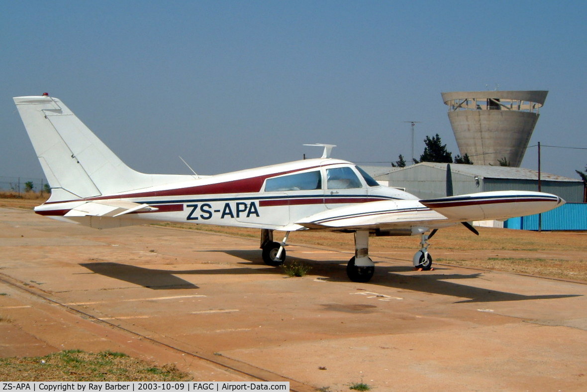 ZS-APA, 1970 Cessna 310Q C/N 310Q0236, Cessna 310Q [310Q-0236] Grand Central~ZS 09/10/2003