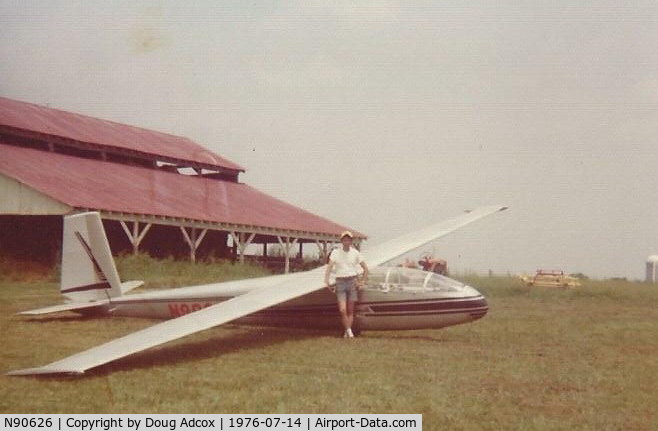 N90626, Let BLANIK L-13 C/N 025622, Photo taken at Chilhowee Gliderport, Benton, TN, 1976,
shortly after my solo flight in the same aircraft.