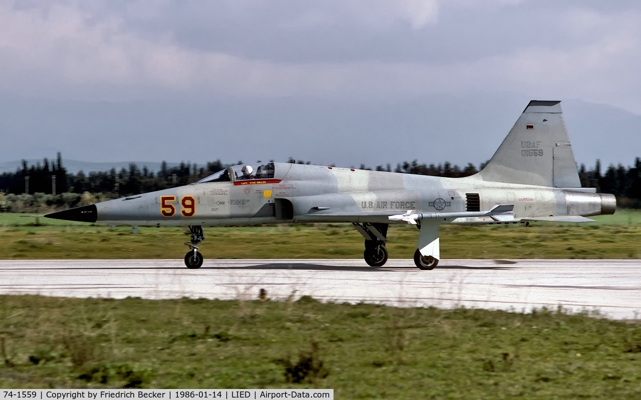 74-1559, 1974 Northrop F-5E Tiger II C/N R.1230, decelerating after touchdown