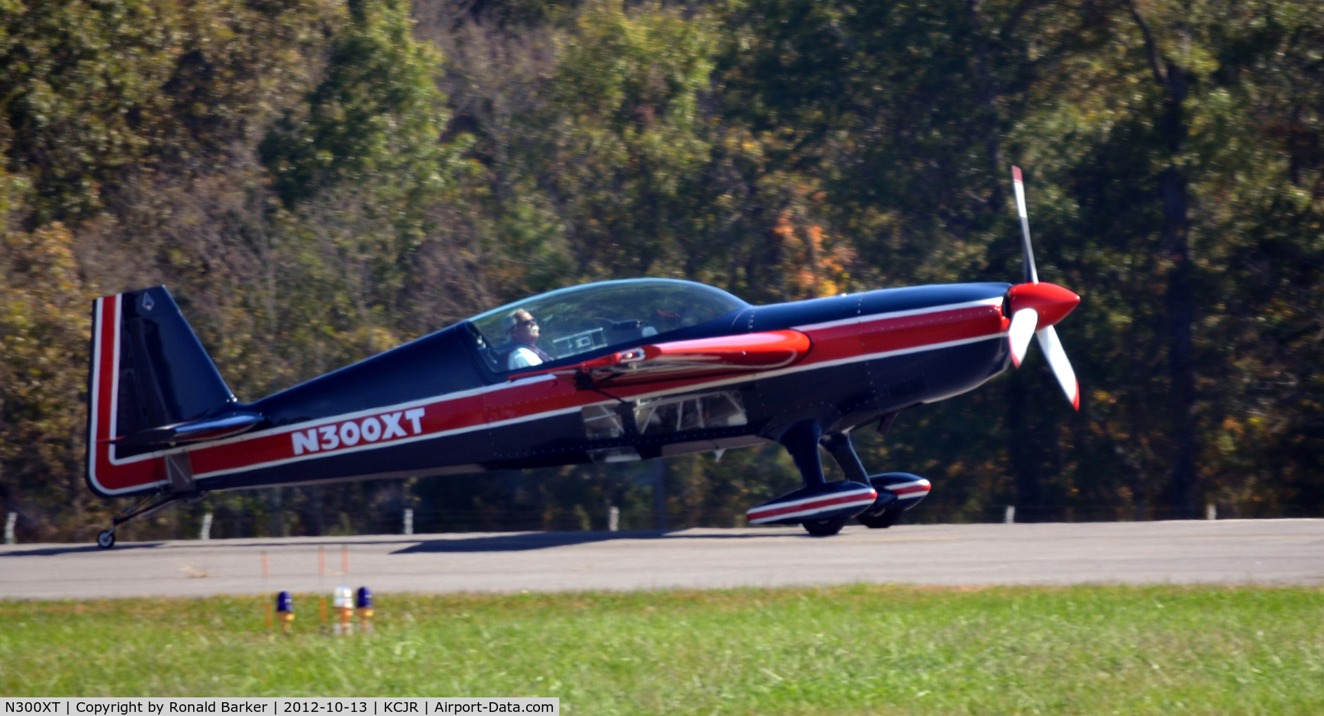 N300XT, 1991 Extra EA-300 C/N 023, Landing - Culpeper Air FEst 2012
