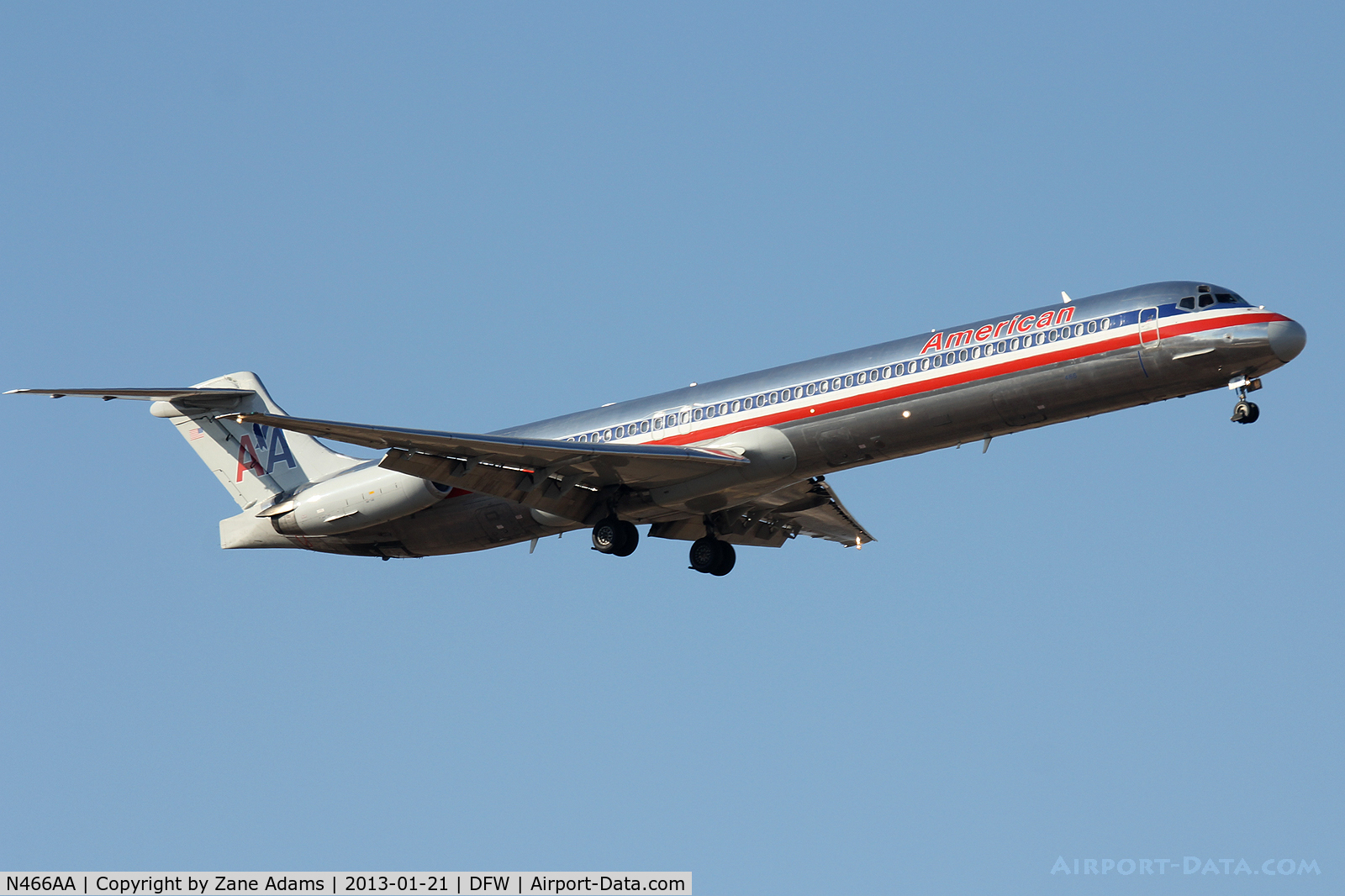 N466AA, 1988 McDonnell Douglas MD-82 (DC-9-82) C/N 49596, American Airlines landing at DFW Airport