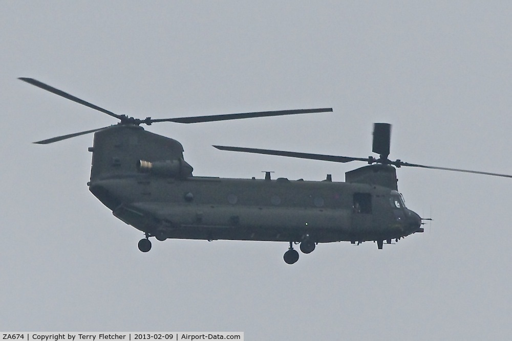 ZA674, Boeing Vertol Chinook HC.2 C/N M/A005/B-821/M7004, Boeing Vertol Chinook HC.2, c/n: M/A005/B-821/M7004 - low flight over Belper, Derbyshire en route East Midlands for refuel after emergency landing the previous day