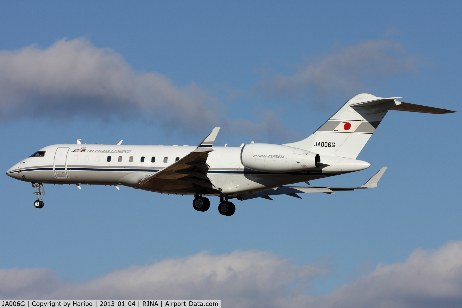 JA006G, 2001 Bombardier BD-700-1A10 Global Express C/N 9082, On short final for RWY 34.