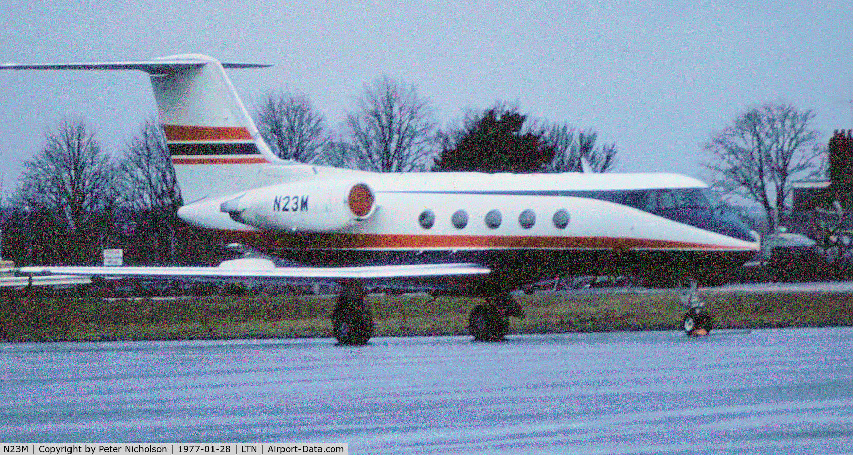 N23M, 1971 Grumman G-1159 Gulfstream II C/N 105, Gulfstream II seen at Luton in January 1977.