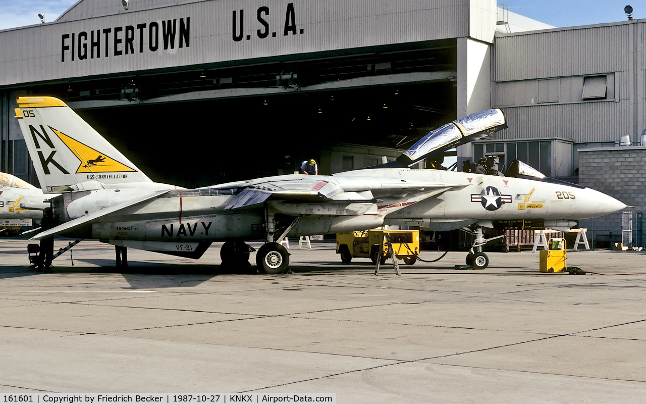 161601, Grumman F-14B Tomcat C/N 460, flightline at NAS Miramar
