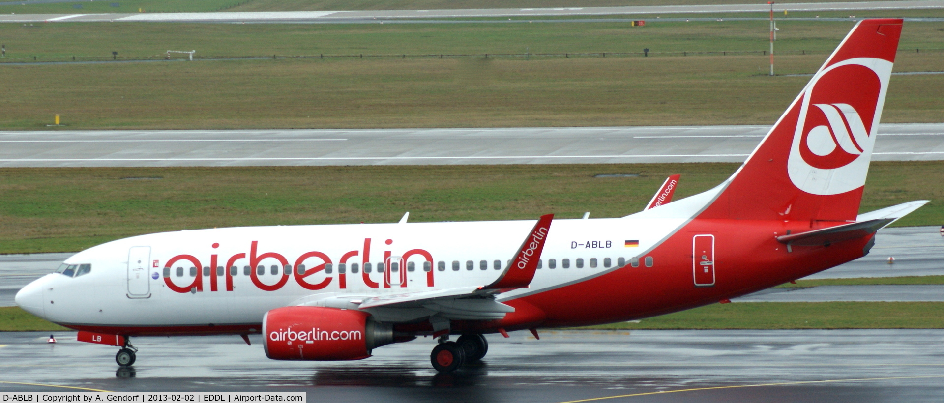 D-ABLB, 2008 Boeing 737-76J C/N 36115, Air Berlin, is taxiing at Düsseldorf Int´l (EDDL)