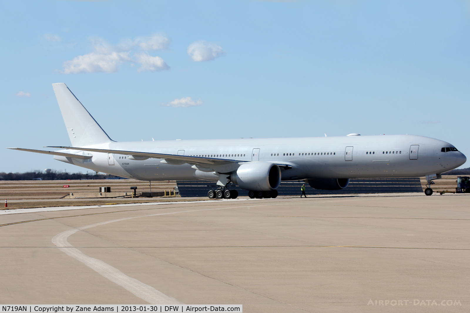 N719AN, 2013 Boeing 777-323/ER C/N 41668, American Airlines new 777-300ER before paint.
