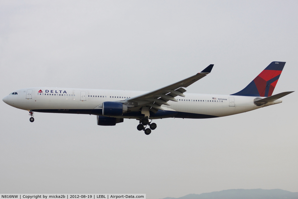 N816NW, 2007 Airbus A330-323X C/N 0827, Landing