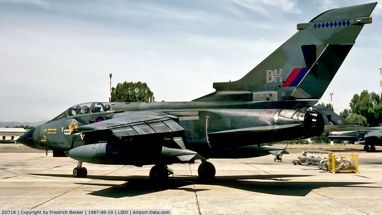 ZD718, 1984 Panavia Tornado GR.1 C/N 346/BS119/2334, taxying to the active