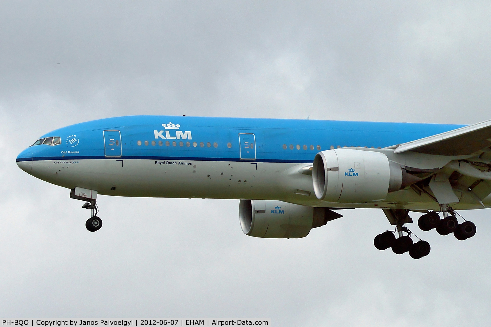 PH-BQO, 2007 Boeing 777-206/ER C/N 35295, KLM Royal Dutch Airlines Boeing B777-206/ER final approach in EHAM/AMS