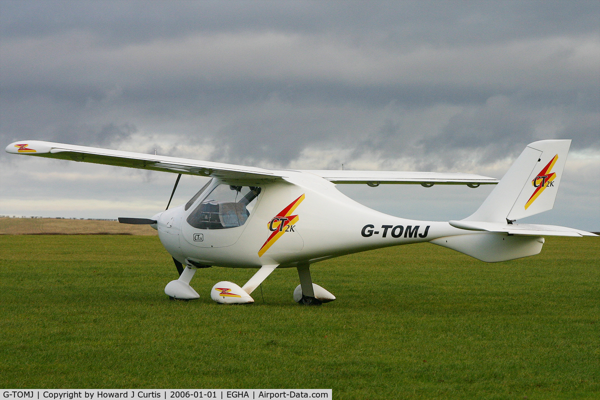 G-TOMJ, 2003 Flight Design CT2K C/N 7975, Privately owned, at the New Year's Day Fly-In.