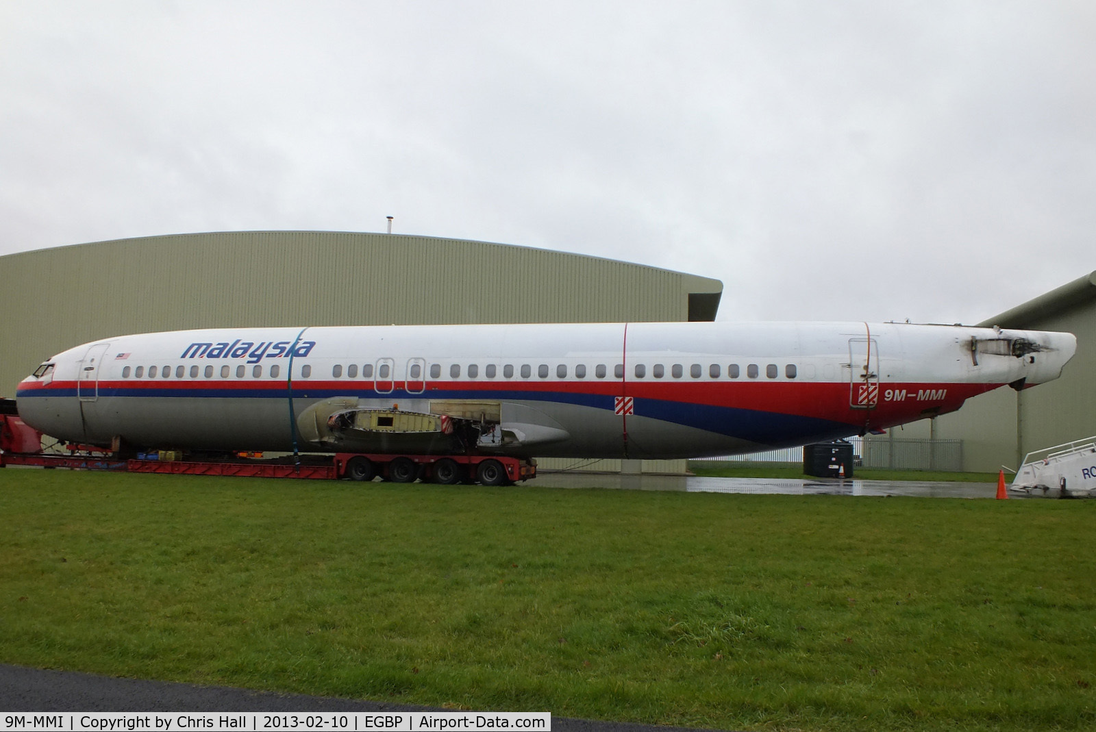 9M-MMI, 1992 Boeing 737-4H6 C/N 27096, ex Malaysia Airlines B737 fuselage on a lowloader at Kemble