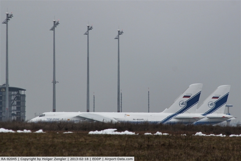 RA-82045, 1991 Antonov An-124-100 Ruslan C/N 9773052255113, Twin meeting on apron 3...