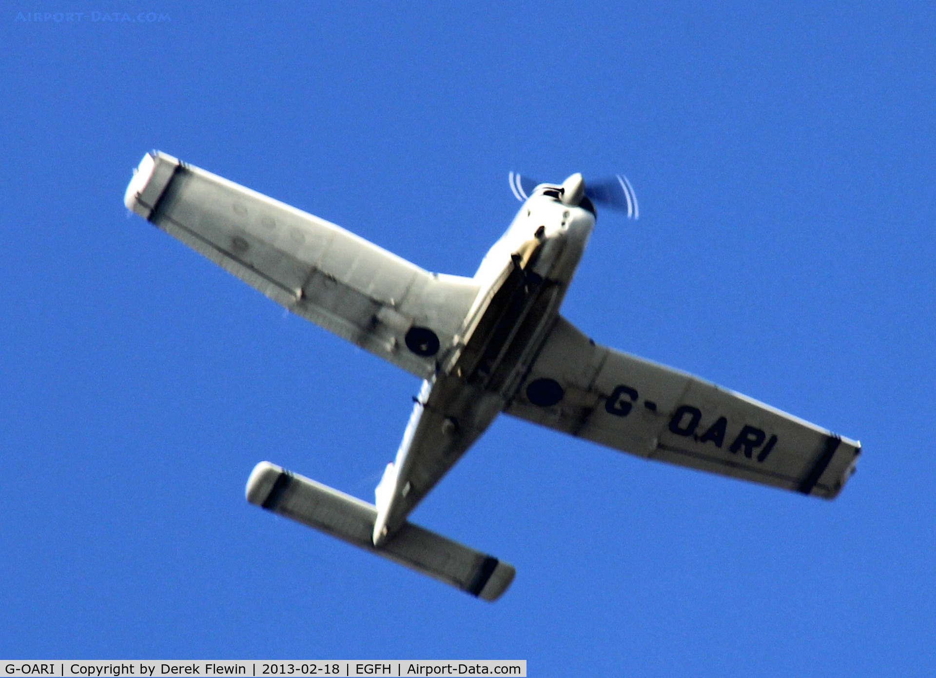 G-OARI, 1988 Piper PA-28R-201 Cherokee Arrow III C/N 2837005, High fly by prior to landing.