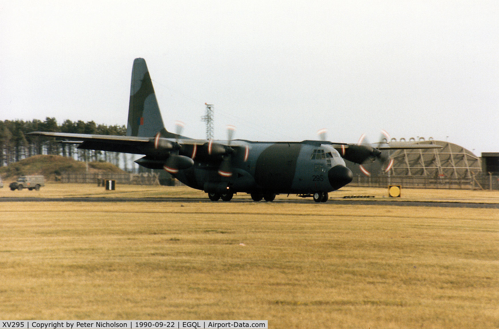 XV295, 1967 Lockheed C-130K Hercules C.1 C/N 382-4261, Hercules C.1 of the Lyneham Transport Wing landing at the 1990 RAF Leuchars Airshow.