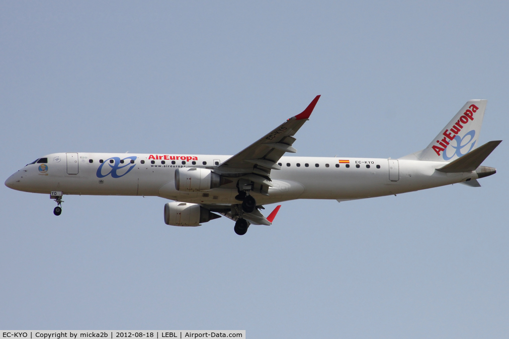 EC-KYO, 2009 Embraer 195LR (ERJ-190-200LR) C/N 19000276, Landing